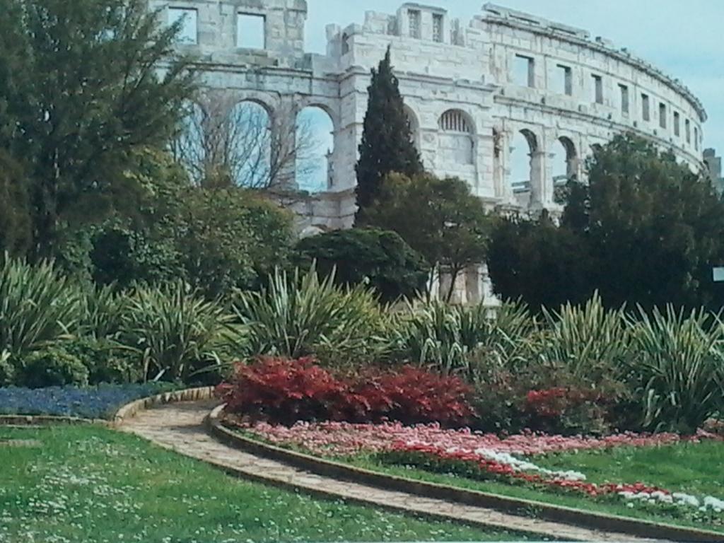 Guesthouse Adria Pula Exterior photo